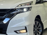 【LEDヘッドライト】悪天候や夜間走行時も良好な視界を確保し安心して運転できる高輝度LEDヘッドライトを装備!点灯速度が早く、消費電力も抑えられています。