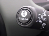 ★マルチビューカメラ★ワイパーレバー先端の「CAMERAスイッチ」を押すことで、車を上空から見下ろしたような映像をカーナビ画面に映し出し、車庫入れや縦列駐車をサポートしてくれます♪