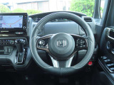 運転席はもちろん助手席もエアバッグ装備してます!あなたは勿論、大切な人をもしもの時に守ります。