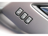 運転席のポジションを2つ、記憶させることができます。ボタンを押すと設定したポジションに電動で移動します。