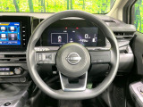 インテリアに合わせたデザインのステアリングは、運転される方のことも考え、運転しやすい形状、大きさです。是非一度、実際に触ってお確かめください。