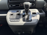オートエアコン装着車で車内はいつも快適です。