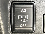 【ハンズフリー機能付きパワースライドドア】スライドドアの下に足先を入れてすぐ引くと、自動的にスライドドアが開閉します!荷物で両手がふさがった状態でも、ドアの開閉ができてとっても便利!