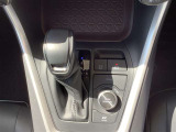☆トヨタ認定中古車の安心1 まるごとクリ-ニング☆室内外すみずみまで美しく仕上げています。
