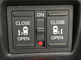 【両側パワースライドドア】スマートキーや運転席のスイッチで後席両側スライドドアの開閉が可能♪電動だから力を入れてドアを開ける必要が無く、小さなお子様でも簡単に開け閉めでき快適です♪