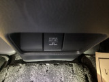 後席にも【アクセサリーソケット(電源ソケット)】電源からケーブルをつなげば、スマートフォンなどの電子機器の充電などを行うことができます!ゲーム機器や、カメラの充電にも便利ですね。