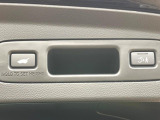 【パワーバックドア】スマートキーや運転席のボタンを押すだけでリアゲートが自動で開閉します!荷物を持っている時や、高い位置にあるバックドアを閉める際に便利な機能です♪