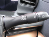 アダプティブLEDヘッドライトシステムは、照射パターンを変化させて対向車や先行車が眩しくならないようにハイビームをキープすることで、良好な視界を確保します。もちろん自動点灯/消灯するオートライトも。