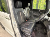 運転席シート廻りは使用感も少なく、良好な状態となっています。丁寧に使われていたことがよくわかりますね。