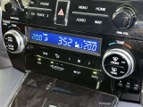 左右独立温度コントロールフルオートエアコンです。運転席、助手席それぞれで独立して温度設定ができます。冷え性の方が乗っても安心ですね♪