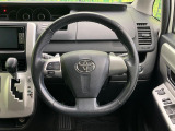 【純正革巻きステアリング】上質な革を使用することで、手にしっかり馴染みとても運転しやすいハンドルです♪