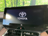 【メーカー純正ナビ】インテリアに溶け込むスタイリッシュな「専用設計」メーカーナビを装備♪視認性や操作性など基本性能にも優れ、より上質なカーライフをお楽しみいただけます。