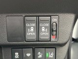 【両側パワースライドドア】スマートキーや運転席のスイッチで後席両側スライドドアの開閉が可能♪電動だから力を入れてドアを開ける必要が無く、小さなお子様でも簡単に開け閉めでき快適です♪