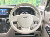 インテリアに合わせたデザインのステアリングは、運転される方のことも考え、運転しやすい形状、大きさです。是非一度、実際に触ってお確かめください。