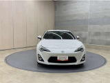 お車購入のポイントとなるフロントマスクです!シャープな目つきが印象的なデザインのヘッドランプです。
