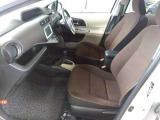 運転席と助手席のシートには目立つ擦れやキズ等もなくキレイな状態です♪シートのクッション性も良く座り心地も良好です♪