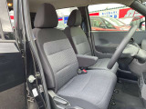 ひじ掛けが付いて運転が楽です