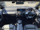 CLAクラス CLA200d AMGライン 本革シート サンルーフ