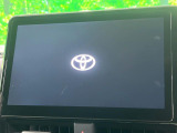 【純正10インチナビ】インテリアに溶け込むスタイリッシュな「専用設計」メーカーナビを装備♪視認性や操作性など基本性能にも優れ、より上質なカーライフをお楽しみいただけます。