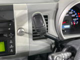 コラムシフトならハンドルからの移動距離が短く操作もスムーズ!また、足元が広くなりすっきりしますので、大柄な方でも快適にお過ごしいただけます。