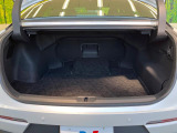 積み下ろしのしやすいデッキにはたっぷりと荷物を積み込んでいただけます。遊びから仕事まで、様々なシーンで頼れます♪