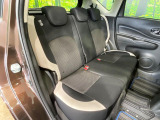 コンパクトカーですが、セカンドシートは十分な広さがあり快適にお乗りいただけます♪シートを倒して大きな荷物を積んだりと、用途の幅が広い1台です。