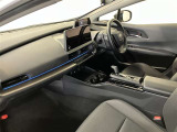 前方の見通しが良いすっきりした視界、誰でも扱いやすく運転できます。疲れにくく安心ドライブを更に快適なものにします!