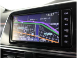 純正ナビを装備。タッチパネル式で使いやすく、お出かけもラクラクです。