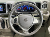 インテリアに合わせたデザインのステアリングは、運転される方のことも考え、運転しやすい形状、大きさです。是非一度、実際に触ってお確かめください。