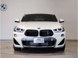 【キドニーグリル】BMWは約90年もの間、ほぼ全ての車両にひと目でBMWだと分かるこの特徴的なフロントグリルが備えられ、デザイン・アイコンとして親しまれてきました。