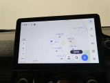 ディスプレイオーディオ搭載 ナビとしての機能はもちろん、お手持ちのスマホと連携しスマホ内の音楽を聴いたり、メッセージの受信等色々な事が出来ます