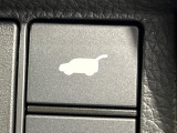 【パワーバックドア】スマートキーや運転席のボタンを押すだけでリアゲートが自動で開閉します!荷物を持っている時や、高い位置にあるバックドアを閉める際に便利な機能です♪