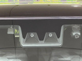 【スマートアシスト】走行中に前方の車両等を認識し、衝突しそうな時は警報とブレーキで衝突回避と被害軽減をアシスト。より安全にドライブをお楽しみいただけます。