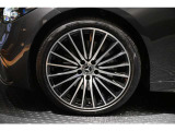 メルセデスの認定中古車「サーティファイドカー」では、万一お車が故障した場合も、ご購入後1年間もしくは2年間※は走行距離にかかわらずメルセデス・ベンツ正規サービスネットワークで無料修理いたします