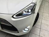 【LEDヘッドライト】悪天候や夜間走行時も良好な視界を確保し安心して運転できる高輝度LEDヘッドライトを装備!点灯速度が早く、消費電力も抑えられています。