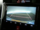 バックガイドモニターで、後方を確認しながら安心して駐車することができます。運転初心者も熟練者も必須の機能ですよ!