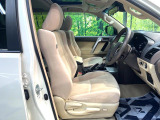 運転席シート廻りは使用感も少なく、良好な状態となっています。丁寧に使われていたことがよくわかりますね。