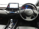ぜひ展示車の運転席に座ってみてください。