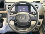 インテリアに合わせたデザインのステアリングは、運転される方のことも考え、運転しやすい形状、大きさです。是非一度、実際に触ってお確かめください。