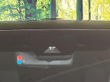 【トヨタセーフティセンス】走行中に前方の車両等を認識し、衝突しそうな時は警報とブレーキで衝突回避と被害軽減をアシスト。より安全にドライブをお楽しみいただけます。