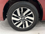 タイヤサイズは165/65R14!納車前の点検時にタイヤ交換させていただきます!純正アルミホイール!アルミホイールに傷があります。
