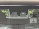 【スマートアシスト】走行中に前方の車両等を認識し、衝突しそうな時は警報とブレーキで衝突回避と被害軽減をアシスト。より安全にドライブをお楽しみいただけます。