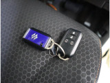 リモコンキーを取り出さなくてもエンジンのON/OFFやドアの開錠・施錠がスイッチ一つで行えるスマートキーです♪