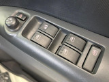 【電動格納ミラー】サイドミラーは電動格納式となっており、狭い駐車場でもキズがつくリスクを抑えられます。