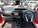 シンプルながら機能性溢れる運転席廻りです。視界性もよく、運転しやすいですよ。