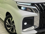 【LEDヘッドライト】悪天候や夜間走行時も良好な視界を確保し安心して運転できる高輝度LEDヘッドライトを装備!点灯速度が早く、消費電力も抑えられています。