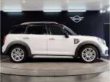 ☆MINIの車の始まりは大人四人がギリギリ乗れるコンパクトな車です!!今となっては3ナンバーですが、もともとは5ナンバーの車でした!!