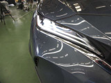 LEDの配光範囲を細やかに制御し、先行車や対向車に光が当たる部分だけを自動的に遮光するアダプティブハイビームシステム