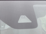 【エマージェンシーブレーキ】走行中に前方の車両等を認識し、衝突しそうな時は警報とブレーキで衝突回避と被害軽減をアシスト。より安全にドライブをお楽しみいただけます。