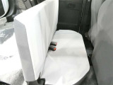 気になる汚れは「まるまるクリン」で解消! 当社の中古車はシートを外して隅々までキレイにクリーニングしてあります(但し、一部 高年式車両等は除きます)
